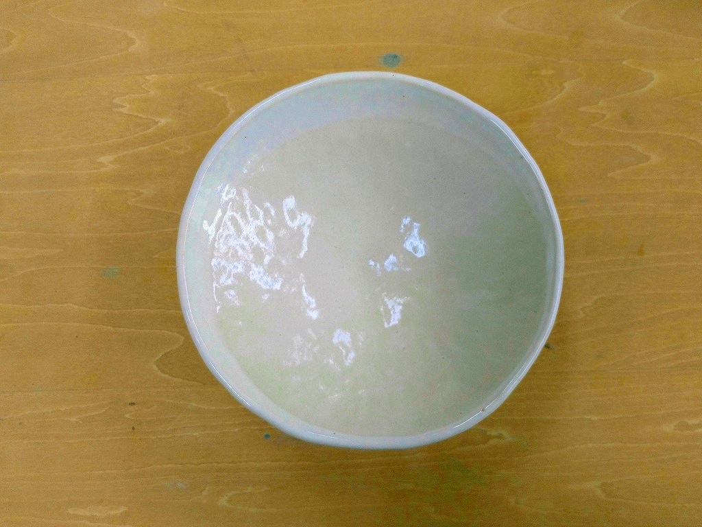 乳白の大皿陶器（上から）